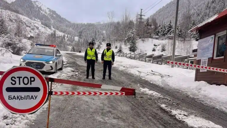 В горах Алматы из-за лавинной опасности выставлены блокпосты