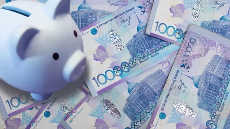 Как казахстанцам удалось значительно пополнить депозиты, ответили финансисты