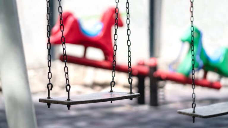 В Таразе двое мужчин на машине пытались похитить девочку