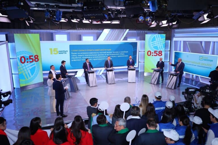 Политические партии Казахстана поддерживают проект новой Конституции