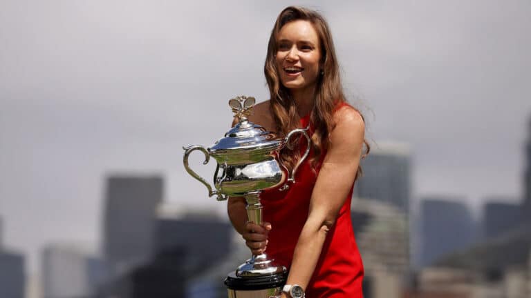 В новом рейтинге WTA Рыбакина официально стала третьей ракеткой мира