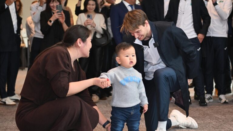 Александр Бублик Астанада баланың тұсауын кесті – видео