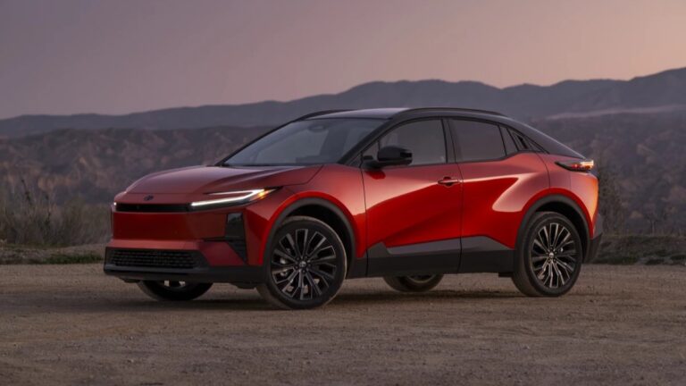 Toyota C-HR возвращается и становится электрокаром