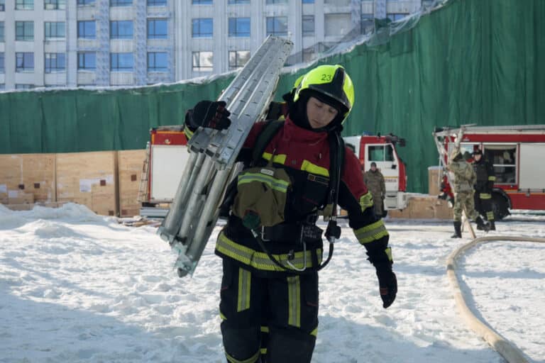 В Астане пожарные ликвидировали возгорание в остановочном павильоне