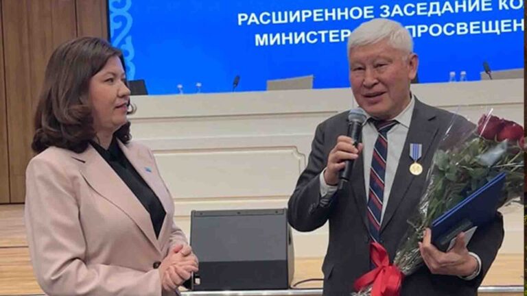 Асқар Жұмаділдаев «Еңбек ардагері» медалімен марапатталды – видео