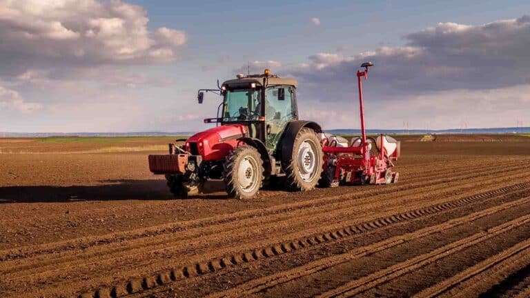 402 мың тонна дизель: биыл егін егетін шаруаларға жанармай қандай бағамен беріледі