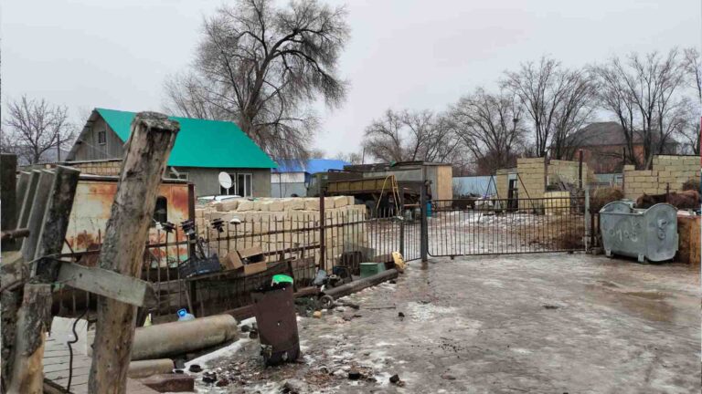 Атырауда бір отбасын өлтірді деген күдіктінің балалары мемлекет қорғауына алынды