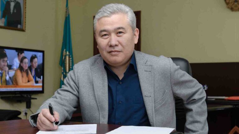 Қымбатшылық қысып тұр: Мәжіліс депутаты жалақыны көтеруді ұсынды