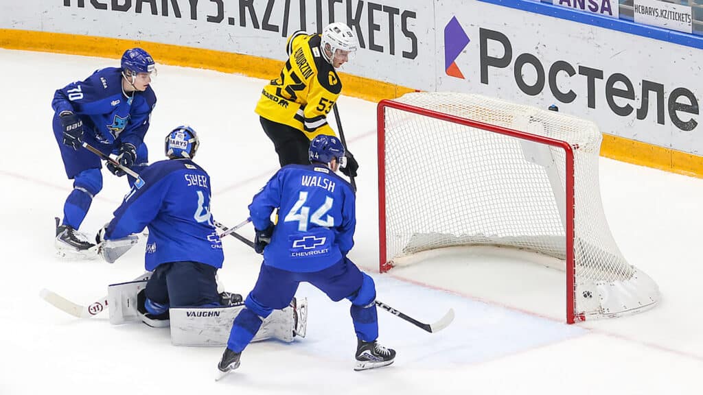 Победная шайба Данила Аймурзина в ворота хозяев