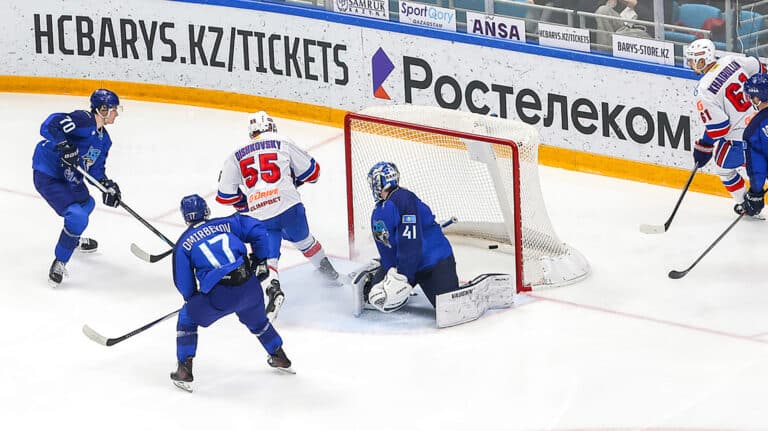 Хоккейный «Барыс» в Астане крупно проиграл питерскому СКА