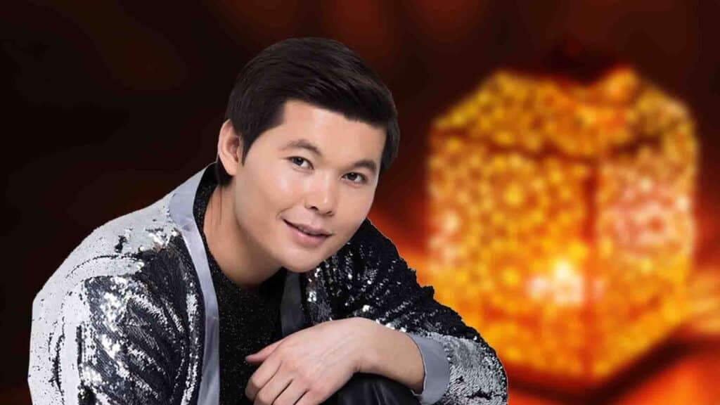 Әнші адамдарды бір-біріне кешіріммен, мейіріммен қарауға шақырды / Фото: коллаж kursiv.media, бильд-редактор Ахтам Зиперов