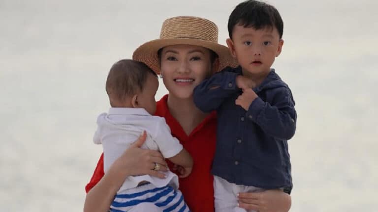 «Өтірік айтасың»: Ерке Есмахан оқырмандарынан көмек сұрады