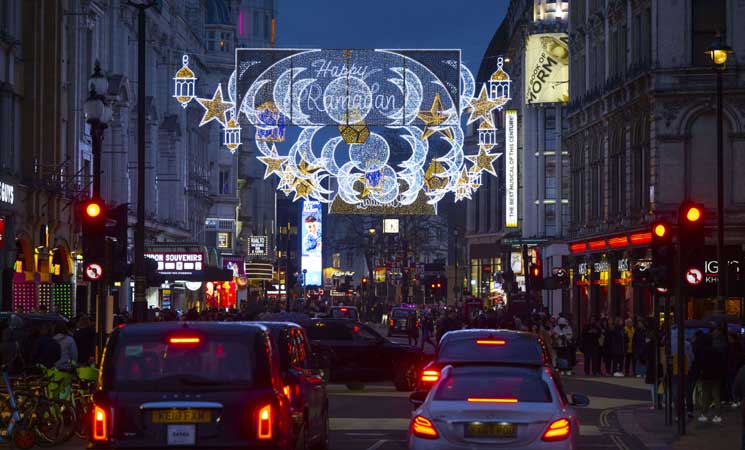 Рамазан айына орай Лондон көшелері безендірілді