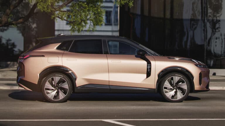 Гибридный кроссовер Lynk & Co 08 будут продавать в Казахстане