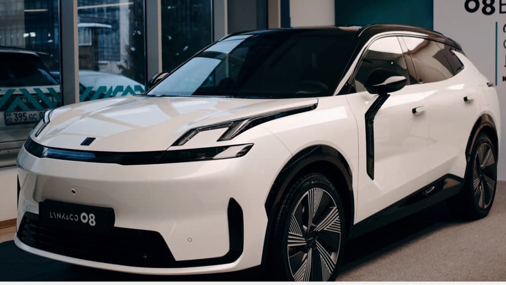 Флагманский кроссовер Lynk & Co 08 EM-P представили в Алматы