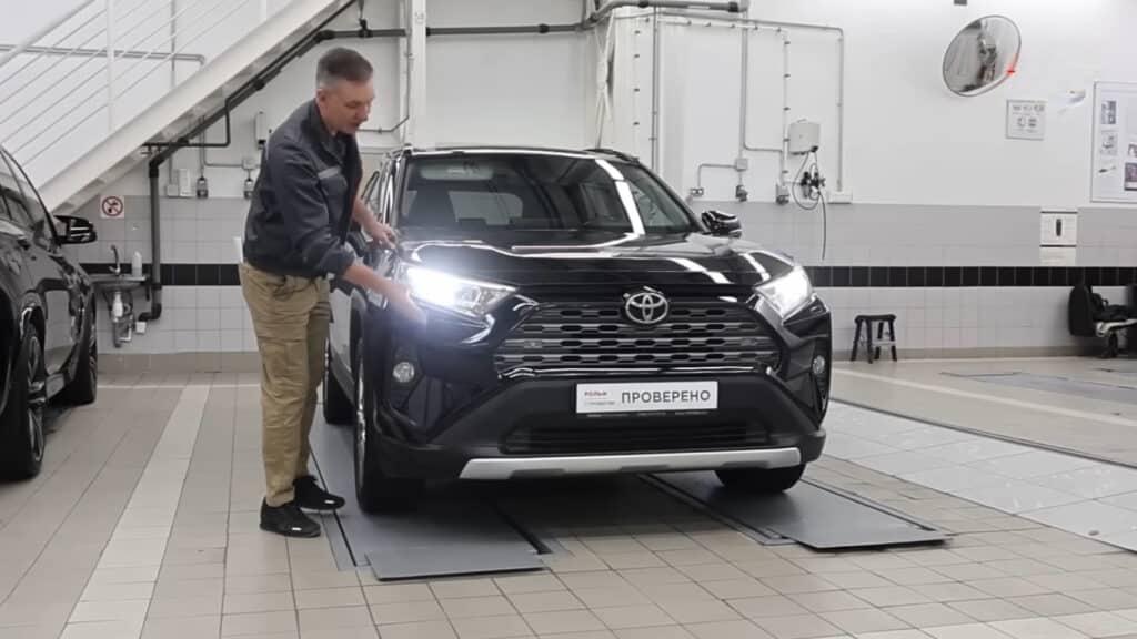 Эксперт дал советы по выбору Toyota RAV4 с пробегом