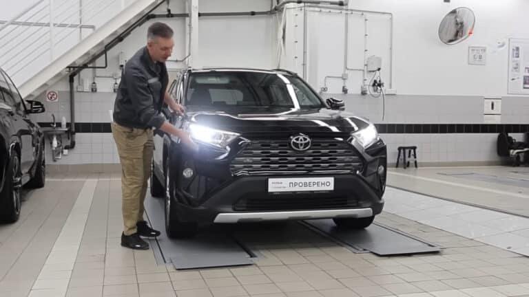 Эксперт дал советы по выбору Toyota RAV4 с пробегом