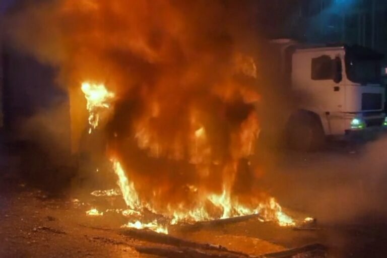 Грузовая Газель вспыхнула на проезжей части в Астане