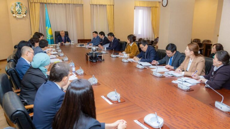 В Правительстве обсудили применение новых налоговых норм в сфере лекарств