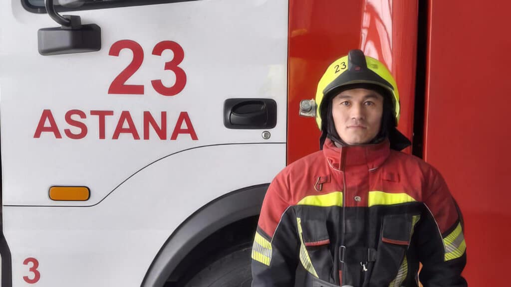 Firefighter’s Chinese language skills aid response to bus stop fire