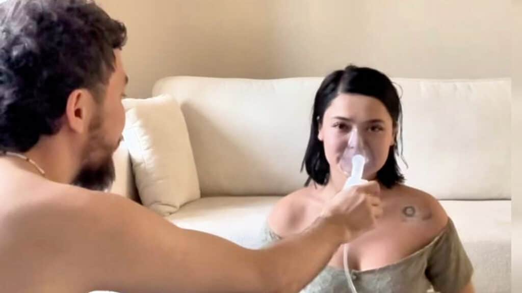 «Әдемі ауырады екен»: науқастанған Жузефинаны емдеген әнші Қанай сынға қалды