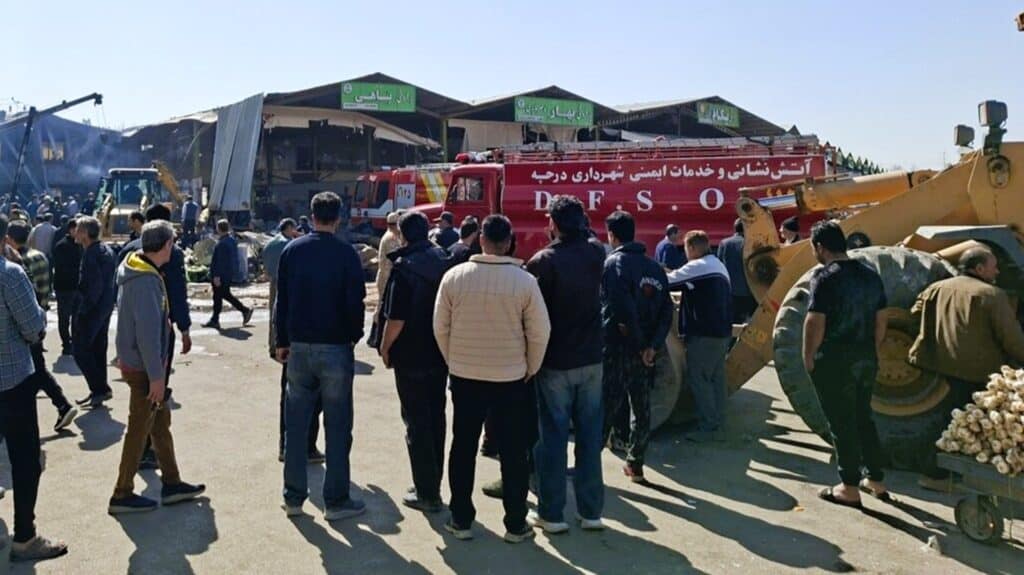 Иранда әскери тікұшақ базарға құлап, бірнеше адам қаза тапты