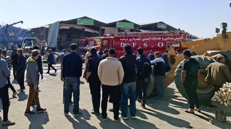 Иранда әскери тікұшақ базарға құлап, бірнеше адам қаза тапты