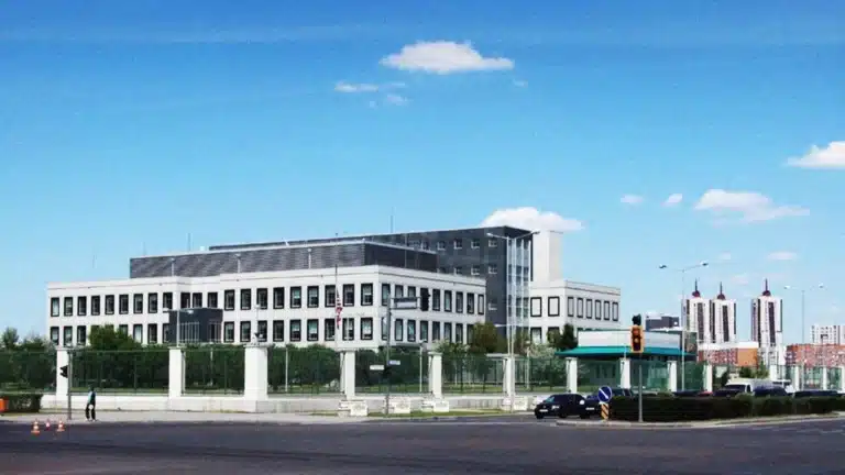 АҚШ елшісі Алматыда 49 жылға жалға берілген жер туралы айтты