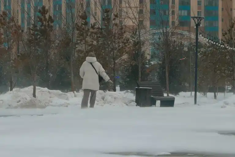 Қонаевта боран тұрғын үйлердің шатырын ұшырып әкетті