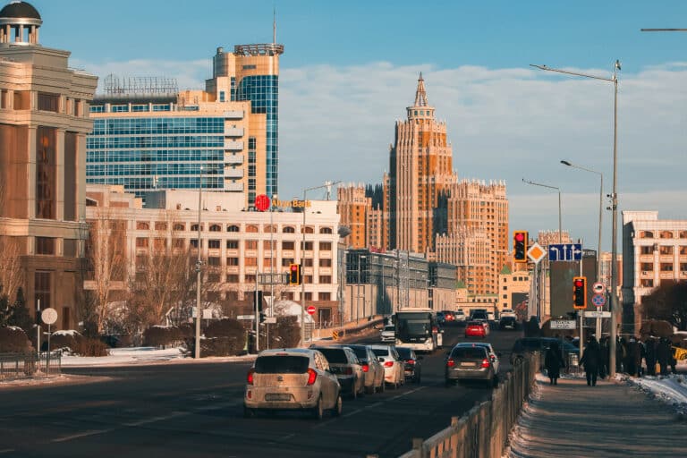 Жұп және тақ күн: ірі қалаларда көлікпен қатынауға шектеу қойылуы мүмкін