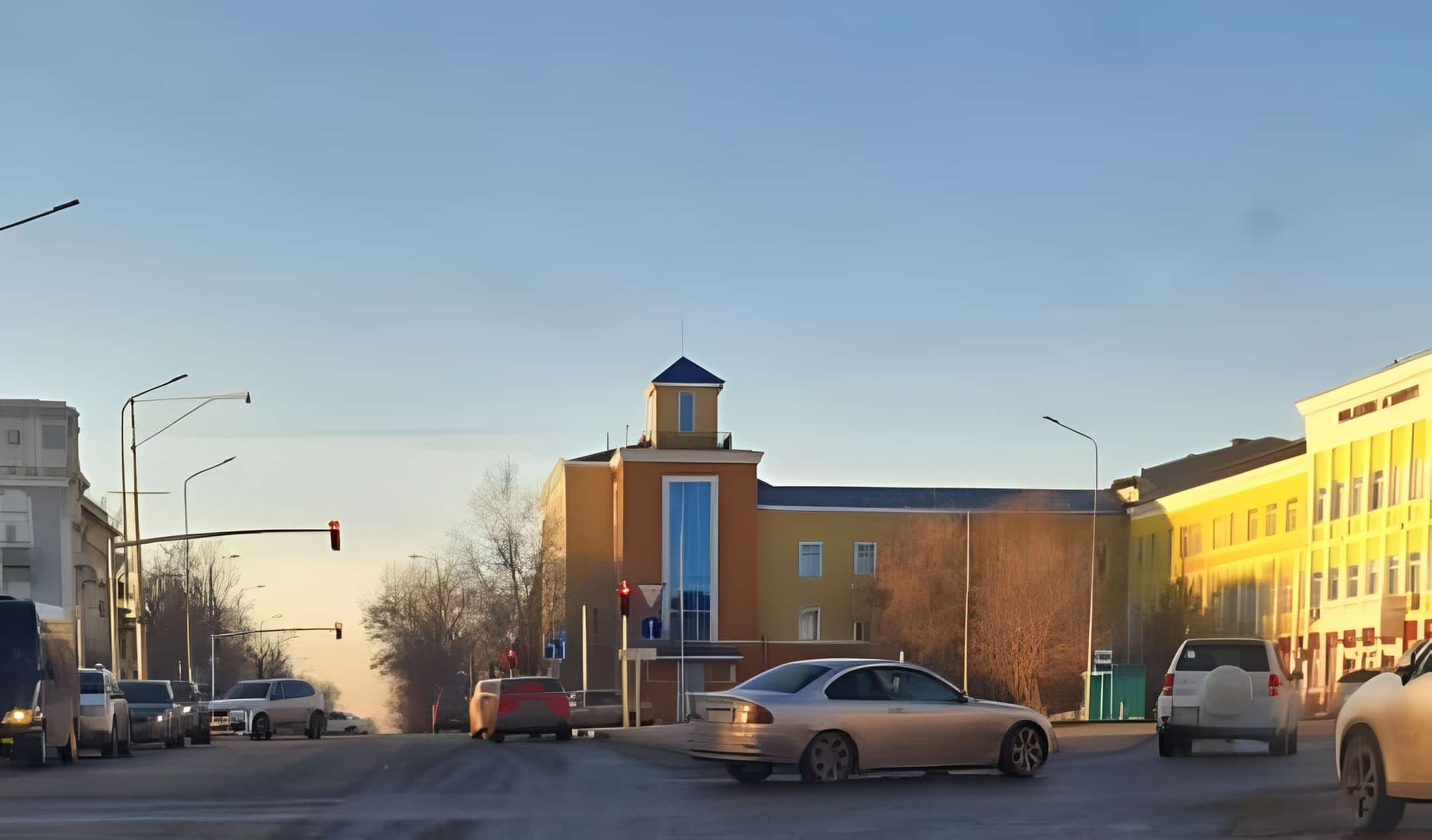 Карагандинцы раскритиковали новый фасад здания на площади Гагарина