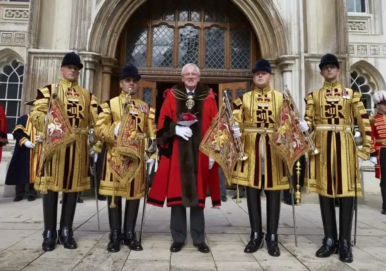 Бұрынғы ханзада Эндрю қамауға алынды – BBC