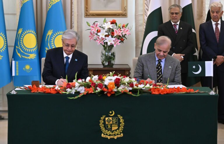 Қазақстан мен Пәкістан 30-дан астам стратегиялық құжатқа қол қойылды
