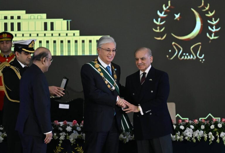 Токаев удостоен высшей государственной награды Пакистана