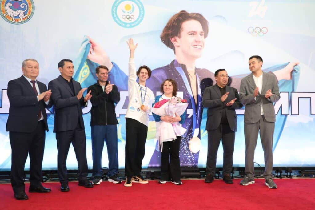 В Алматы вернулся казахстанский триумфатор зимней Олимпиады Михаил Шайдоров