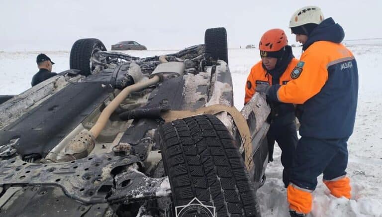В Жамбылской области перевернулся автомобиль, есть пострадавшие