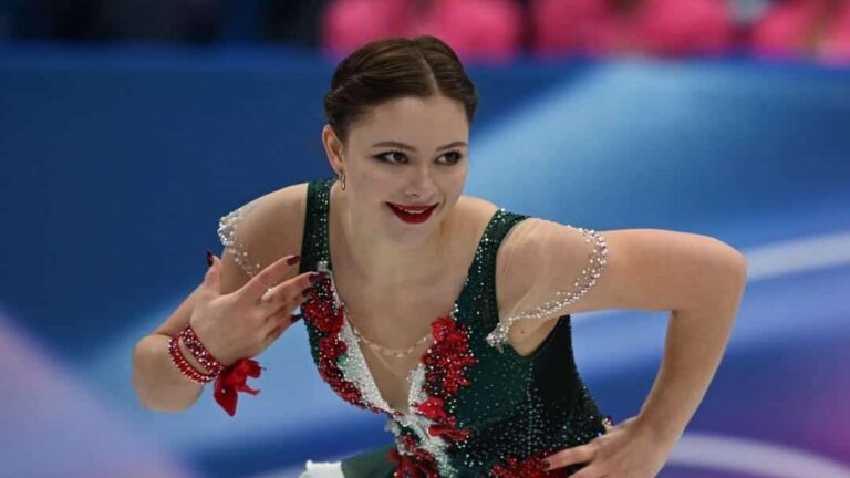 Софья Самоделкина қысқа бағдарламада қалай өнер көрсетті (видео)