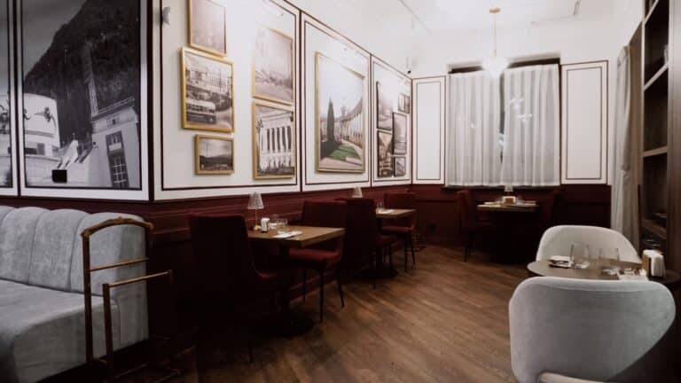 Как выглядит новый гастропроект с завтраками и рюмочной в антураже старого Алматы