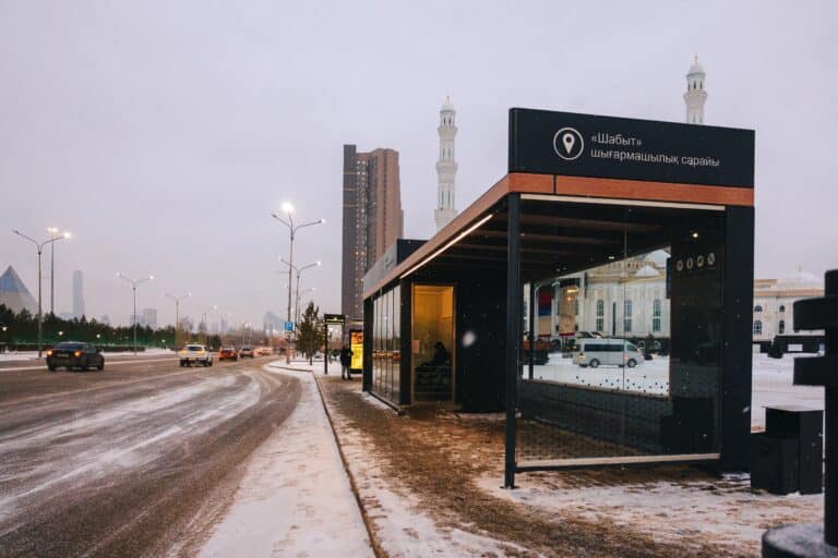 В Астане ограничили время работы теплых остановок