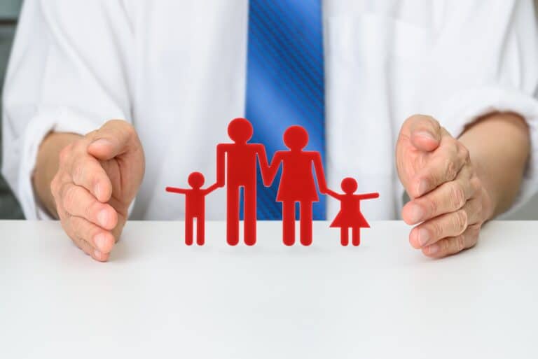 Более тысячи человек лишились родительских прав в Казахстане