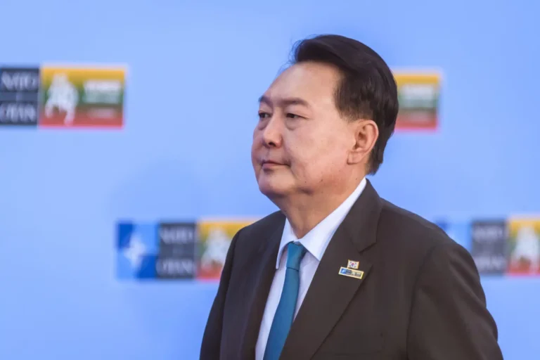 Почти половина южнокорейцев ожидает пожизненного срока для экс-президента Юн Сок Ёля