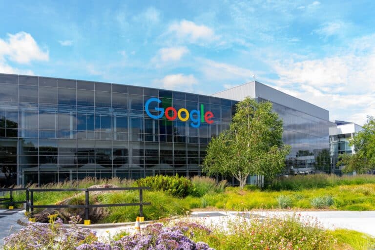 Главное к утру: 100-летние облигации Alphabet, прогнозы по IPO, демарш Odido