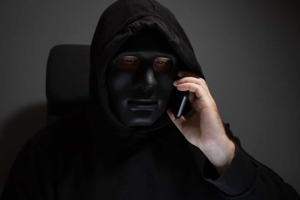 Лжесотрудники госорганов обманули пенсионера из Кокшетау на 3,8 млн тенге