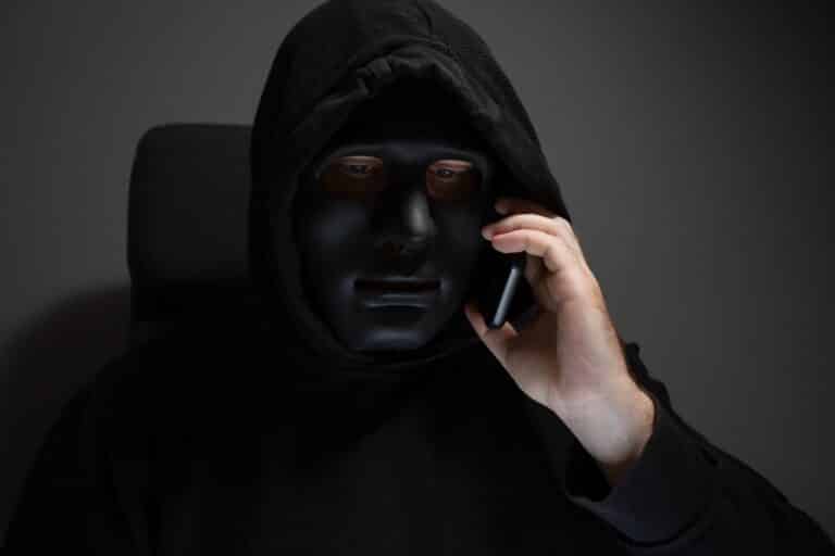 Лжесотрудники госорганов обманули пенсионера из Кокшетау на 3,8 млн тенге