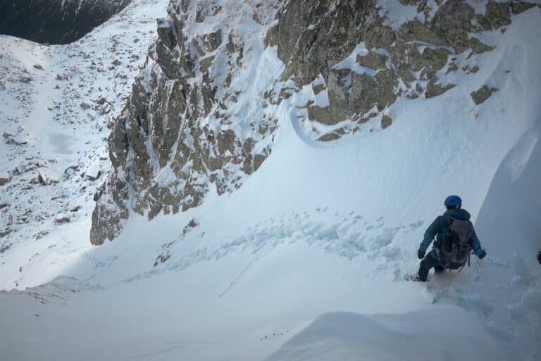 Мужчина попал под лавину на Шымбулаке
