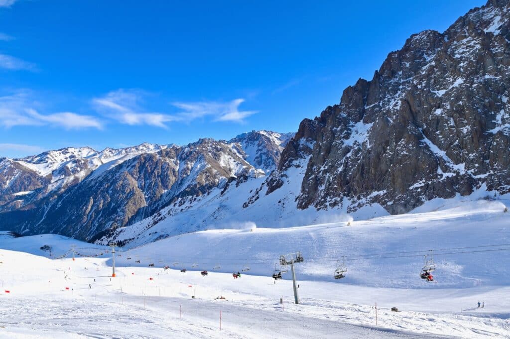 В горах Алматы проведут профилактический спуск лавин