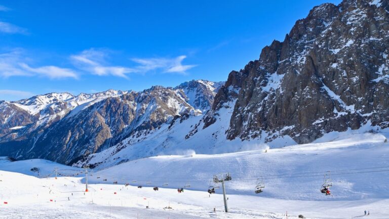 Алматы тауларында қар көшкінінің алдын алу жұмыстары өтеді
