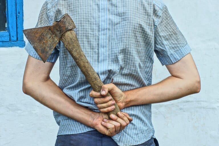 Подросток, напавший с топором на сверстников в Кульсары, вернулся в школу