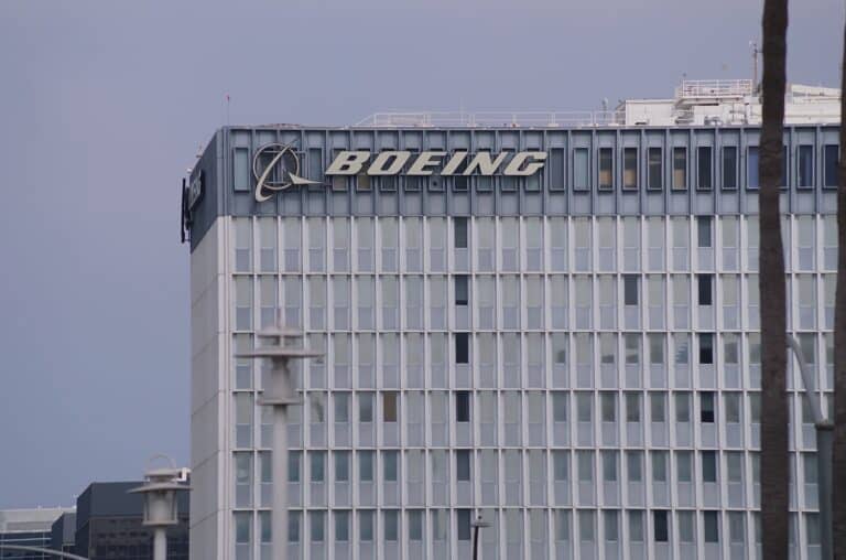 Boeing поможет миллионерам из Forbes создать хаб для ремонта самолетов в Шымкенте