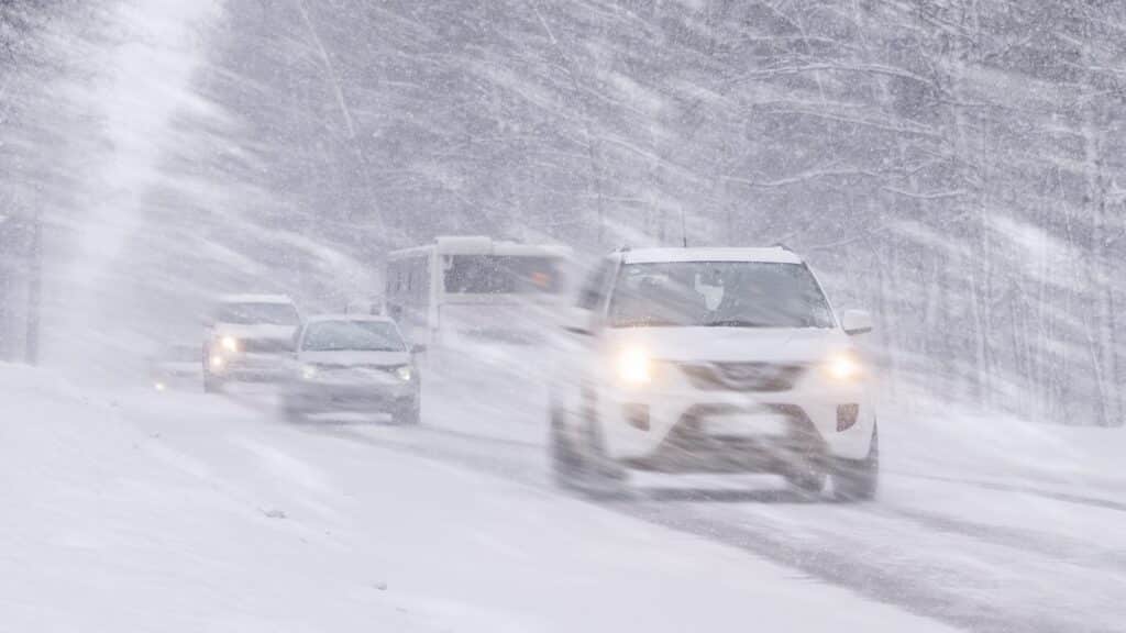«КазАвтоЖол» открыл трассы и предупредил о метели 24 февраля